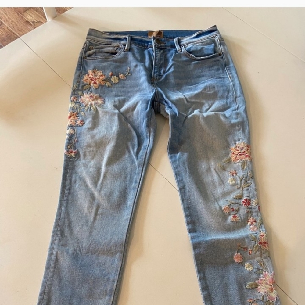 Driftwood Embroidered Skinny Jeans Sz. 24